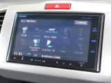 ナビゲーションはギャザズメモリーナビ(VXM-145VFi)を装着しております。AM、FM、CD、DVD再生、Bluetooth、TVがご使用いただけます。初めて訪れた場所でも安心ですね!