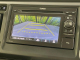 【バックカメラ】駐車時に後方がリアルタイム映像で確認できます。大型商業施設や立体駐車場での駐車時や、夜間のバック時に大活躍!運転スキルに関わらず、今や必須となった装備のひとつです!
