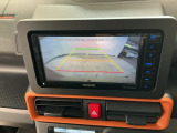 【バックカメラ】運転が苦手な方も車庫入れラクラクです!ギアをリバースに入れれば自動的に切り換わりますので、面倒な操作は不要です♪狭い駐車場もお車を傷つけず安心ですね!