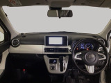 【前方視界】開放的な前方視界!運転がしやすく疲れにくいです♪窓が大きく、見通しがとっても良いおクルマですよ♪
