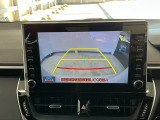 【バックカメラ】運転が苦手な方も車庫入れラクラクです!ギアをリバースに入れれば自動的に切り換わりますので、面倒な操作は不要です♪狭い駐車場もお車を傷つけず安心ですね!