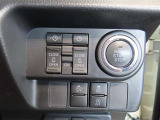 運転席からも操作できる両側パワースライドドア付きです。スマートアシスト搭載のサポカーです。