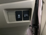 横滑り抑制機能を搭載し、滑りやすい路面での車両安定性を高めます。
