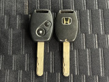 【キーレスエントリー】キーボタンを押すだけで、ドアロックの開閉が可能です。重い手荷物を持っていたり、夜のドアの開閉にとっても便利です。