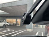 【ドライブレコーダー】走行中や駐車中の映像を高画質で記録し、事故やトラブル発生時の状況確認に役立つ安心装備。あおり運転対策や証拠保全にも有効で、日常のドライブをより安全にサポートします。