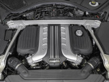 W12気筒、5,940CCのエンジンルーム。唸るようなサウンドをお楽しみください。