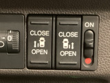 【両側パワースライドドア】両側がパワースライドドアになっており、運転席のスイッチやスマートキーでも開閉が可能です!開口部も広いので乗り降りも楽々♪