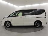 両側パワースライドドア付きだから、狭い駐車スペースなどでの 乗り降りラクラク!小さなお子さまのいるご家庭には嬉しい装備。