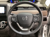 ハンドルにHondaセンシング系のクルーズコントロールやレーンキープアシストなどのスイッチと、オーディオの操作スイッチが装備されています。ハンドルから手を離さず安全に操作できます。