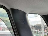 カーテンエアバッグが付いています!側面衝突時や車両転倒時に頭部を保護します。全席をカバーするため、全乗員の安全性を向上。安心してお出かけいただける安全設計です。
