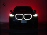 【キドニーグリル】BMWは約90年もの間、ほぼ全ての車両にひと目でBMWだと分かるこの特徴的なフロントグリルが備えられ、デザイン・アイコンとして親しまれてきました。