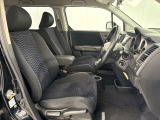 室内にはタバコの臭いが感じられます。喫煙者の方にお勧めのお車です。