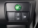 VSA装備車です。VSAはドライバーの操作と車の動きを見守っています。もし車の挙動が乱れたとき、4輪別々にブレーキをかけたり、エンジンパワーをしぼることによって車を安定させます。