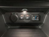 前席シートヒーター、USBアダプターも付いていますよ♪