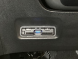 ハンドルの左下にETCがついています。高速道路の料金所の通過も楽々です。 カードの取り出しもしやすい場所についています。