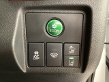 衝突の危険がある時に警告してくれる衝突軽減ブレーキ。車線を外れそうな時に警告し、ステアリング制御してくれる路外逸脱制御機能搭載!