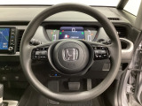 オーディオのチャンネル変更やボリュームなどの操作スイッチの他にレフトセレクターホイールがついています。中央部を指先で上下に動かすことで、マルチインフォメーション・ディスプレイの各表示が確認できます。