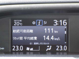 中央のデジタルディスプレイは車の情報やエアコンの温度などが表示されます!