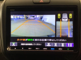 【リアカメラ】後方の距離感や障害物を、モニター越しにそっと教えてくれる機能です。見えにくい場所を確認できる安心感が、落ち着いたハンドル操作を支えます。