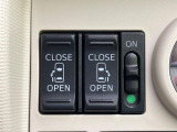 【両側パワースライドドア】スマートキーや運転席のスイッチで後席両側スライドドアの開閉が可能♪電動だから力を入れてドアを開ける必要が無く、小さなお子様でも簡単に開け閉めでき快適です♪