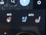 ステアリングヒーターと前席にシートヒーター&シートベンチレーションを装備しております。