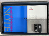 スマートキーは鍵をバッグに入れたままでもドアロックの開閉やエンジンのON・OFFができます。夜間や雨の日も鍵を探さなくて良いので便利です。