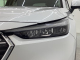 LEDヘッドライトは、点灯の瞬間から最大光量を発揮し、突然暗くなるトンネルなどでの安定感を高めます。