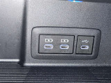 充電用USB端子付き。スマートフォンなどの充電に便利です。