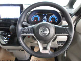 運転が楽しくなる明るく開放的な運転席まわりです。