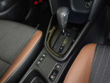 電動パーキングブレーキ・ブレーキホールドを装備してます。ホールド機能は信号待ちが多い一般道で疲労軽減になり、大好評です!