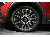 メルセデスの認定中古車「サーティファイドカー」では、万一お車が故障した場合も、ご購入後1年間もしくは2年間※は走行距離にかかわらずメルセデス・ベンツ正規サービスネットワークで無料修理いたします