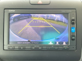 バックモニター付きで、車庫入れやバック時の後方確認をサポート。