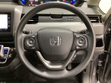 ハンドルにHondaセンシング系のクルーズコントロールやレーンキープアシストなどのスイッチと、オーディオの操作スイッチが装備されています。ハンドルから手を離さず安全に操作できます。