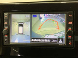 パノラミックビューモニター付きです。車両を上から見たような映像をディスプレイオーディオ画面に表示。運転席からの目視だけでは見にくい、車両周辺の状況をリアルタイムでしっかり確認できます。