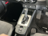 オートマチックシフトレバーは、手になじみ操作しやすい形状で安全運転にもつながります♪