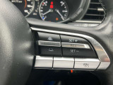 【 MRCC 】ミリ派レーダーで前方の走行車との車間距離を認識。0から100km/hの範囲で、自動追従走行を可能にしています。