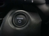 スマートキーをカバンやポケットに携帯するだけでドアやテールゲートを施錠・開錠でき、エンジンも掛けられます。