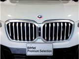 【キドニーグリル】BMWは約90年もの間、ほぼ全ての車両にひと目でBMWだと分かるこの特徴的なフロントグリルが備えられ、デザイン・アイコンとして親しまれてきました。