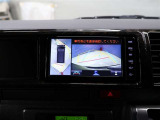パノラミックビューモニター付きです。車両を上から見たような映像をディスプレイオーディオ画面に表示。運転席からの目視だけでは見にくい、車両周辺の状況をリアルタイムでしっかり確認できます。