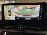 【アラウンドビューモニター】周囲を見渡せる映像で、スムースな駐車をサポートします
