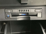 高速道路で便利な【ETC2.0】を装備しています。光ビーコン搭載で渋滞情報などナビゲーションと連動することで機能も充実いたします。他、観光施設に立ち寄るための高速料金割引サービス等もございます。