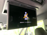 【12.8型フリップダウン】大画面モニターで後席でもエンタメをお楽しみいただけます。家族や友人とお出かけする機会が多い方に大人気です♪