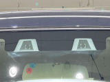 【衝突軽減装置】走行中に前方の車両等を認識し、衝突しそうな時は警報とブレーキで衝突回避と被害軽減をアシスト。より安全にドライブをお楽しみいただけます。