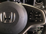 ハンドルにHondaセンシング系のクルーズコントロールやレーンキープアシストなどのスイッチが装備されています。ハンドルから手を離さず安全に操作できます。
