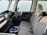●フロントベンチシート●運転席助手席シートヒーター●運転席/助手席コンビニフック付シートバックテーブル