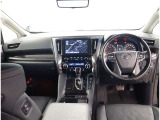 オシャレなインテリアで運転する気分も盛り上がりますよね^^