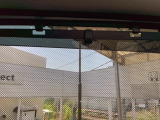 後席には、日射しのさしこみをやわらげてくれるロールサンシェイドが付いています。