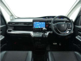 ◆視界広々で非常に運転しやすくロングドライブでも疲れを感じさせないすっきりとまとまったインパネ周りです。