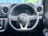 インテリアに合わせたデザインのステアリングは、運転される方のことも考え、運転しやすい形状、大きさです。是非一度、実際に触ってお確かめください。