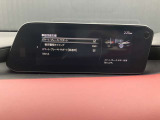 【スマート・ブレーキ・サポート】 高精度で検知できるミリ派レーダーで先行車を捕捉。走行中に、車間距離の変化に応じて警報。基準値を超えた場合に、段階的にブレーキを作動します。